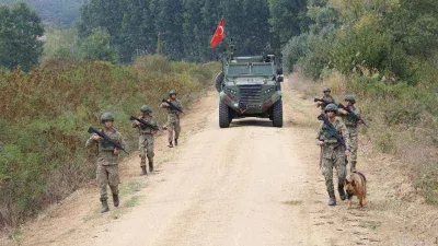 Suriye’den Türkiye’ye ve Türkiye’den Yunanistan’a yasa dışı yollarla geçmeye çalışan 4 kişi yakalandı