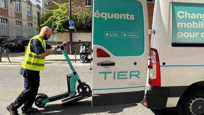 Paris sokaklarında scooterlar kaldırıldı