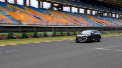 Başkan Yazıcı TOGG ile Formula pistine çıktı