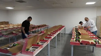 Ümraniye Belediyesi her gün gönül sofrasını evlerde kuruyor