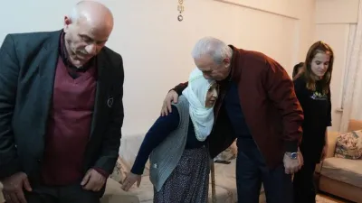 Ümraniye Belediye Başkanı her gün depremzede aileleri ziyaret ediyor