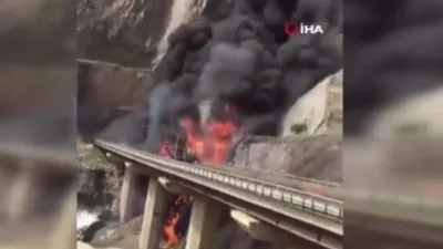 Suudi Arabistan’da umrecileri taşıyan otobüs alev topuna döndü: 20 ölü, 29 yaralı