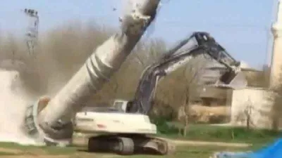 Yıkımı gerçekleştirilen minare faciaya neden oldu: 1 kişi öldü!