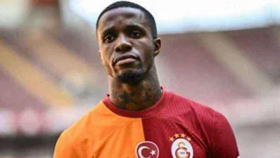 Galatasaray'da Zaha takımla çalıştı