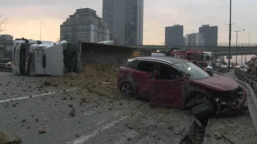 Basın Ekspres'te zincirleme kaza: 4 yaralı