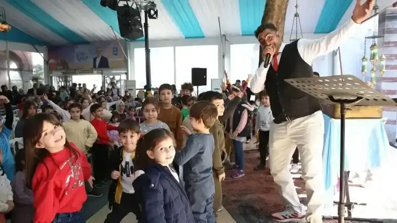 Çocuklar Ramazan’ın güzelliklerini Eyüpsultan’da yaşıyor