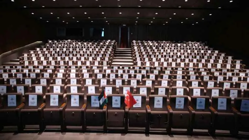 Sinema koltukları Gazze’de şehit olan çocuklara ayrıldı