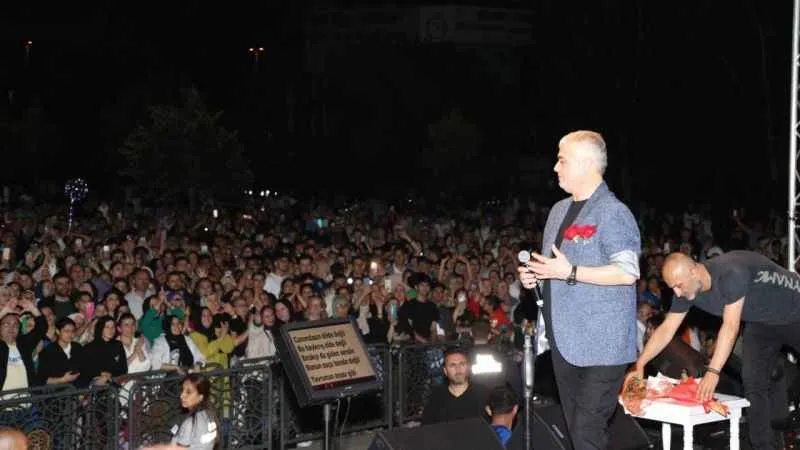 Cengiz Kurtoğlu'ndan, Eyüpsultan’da “En Baba” konser 