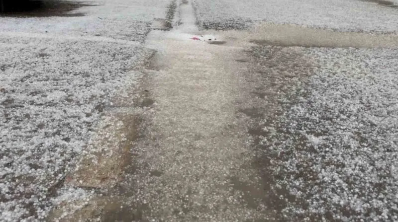 Aksaray’da 1.5 saat dolu yağdı