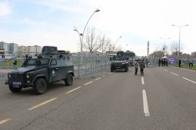 Diyarbakır’da Nevruz kutlaması geniş güvenlik önlemi içinde başladı