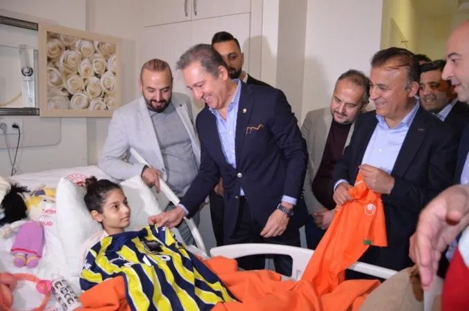 4 gün enkaz altında kaldı, yağmurla ıslanan bez parçasının suyunu sıkıp içti