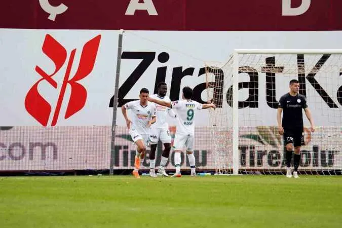 Ümraniyespor ve Konyaspor puanları paylaştı