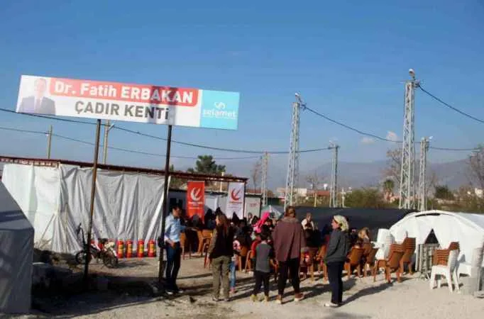 Fatih Erbakan, Hatay’da depremzedelerle bir araya geldi