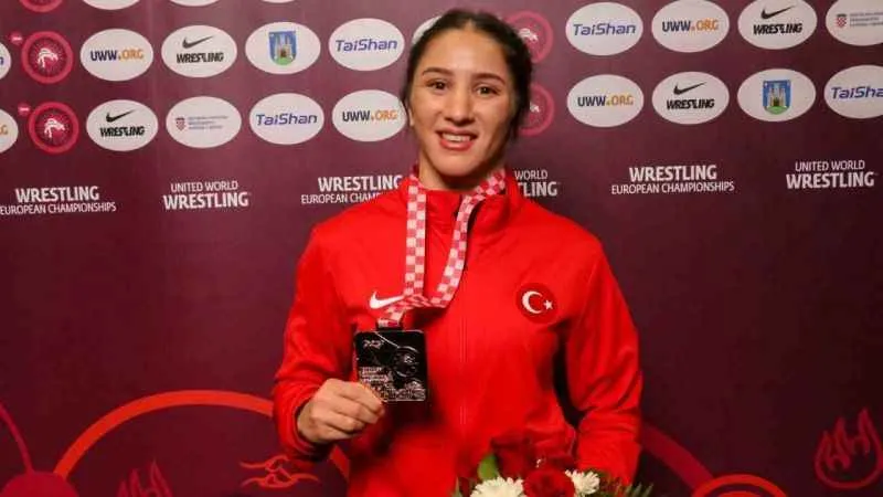Avrupa üçüncüsü Zeynep Yetgil