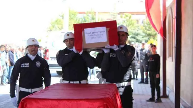 Kazada hayatını kaybeden polis memuru Burak Zemin Yeter toprağa verildi