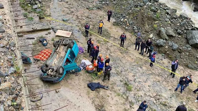 Rize'de araç devreye uçtu, 4 kişi hayatını kaybetti