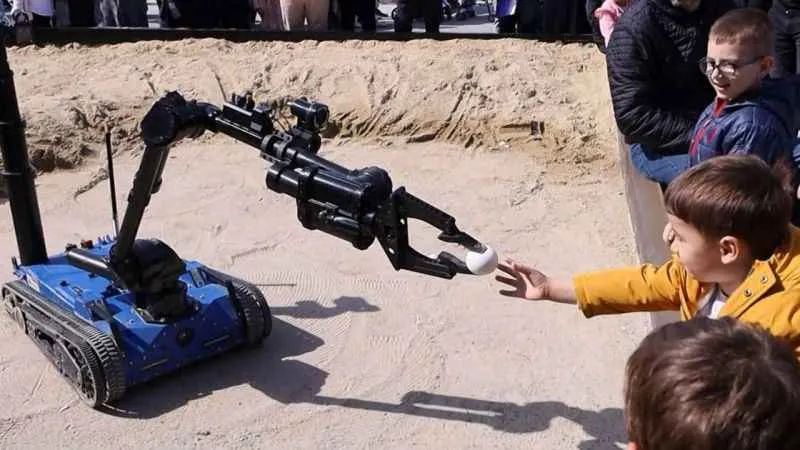 TEKNOFEST'te vatandaşlar yerli ve milli silahlara yoğun ilgi gösterdi