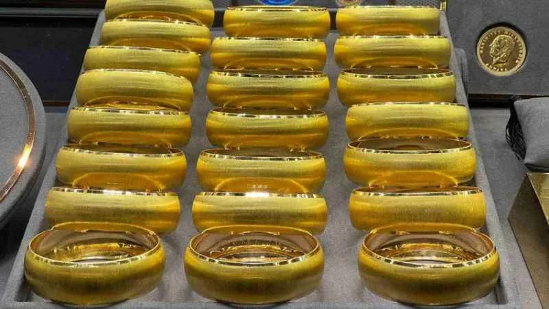 Altında yeni rekor geldi! Üç sebepten altının gramı 1385 liraya yükseldi