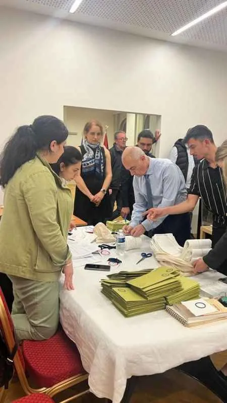 Yurt dışında kullanılan oylar Türkiye’ye gönderiliyor