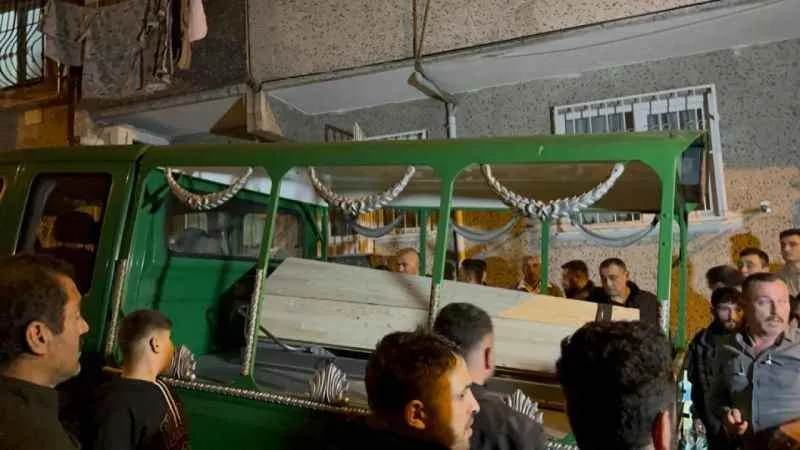 Zeytinburnu’nda 34 yaşındaki Reşit B. evinde ölü bulundu