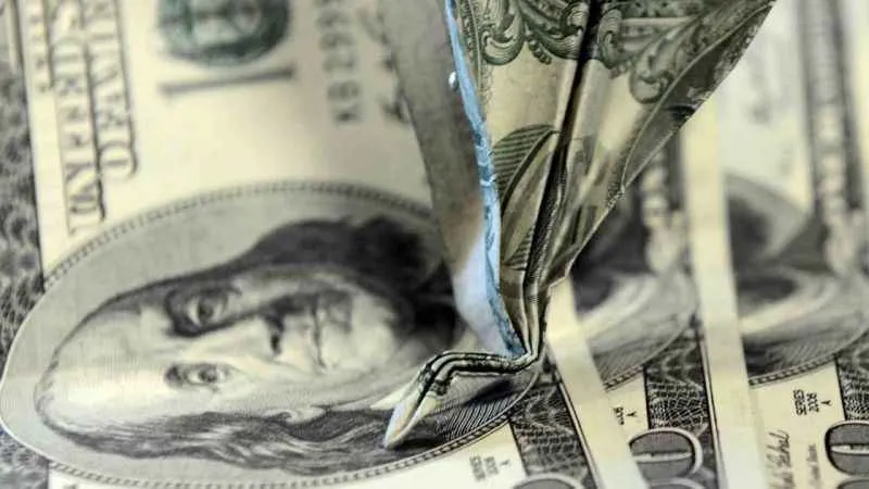 Dolar için yıl sonu tahmini geriledi