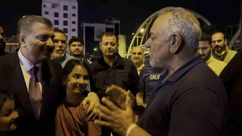 Depremzedelere Bakan Koca sürprizi