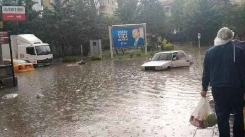 Ankara'yı şiddetli yağmur vurdu