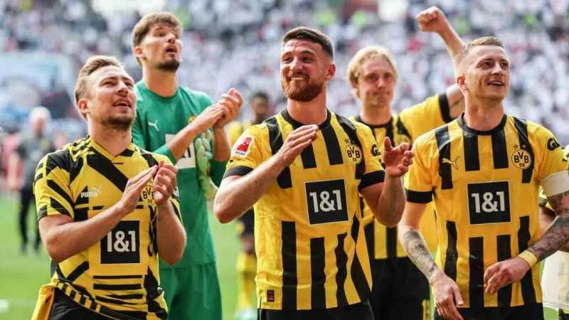 Almanya'da Borussia Dortmund sürprizi!