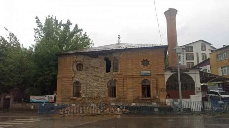 Adana’da 4.5 , Kahramanmaraş’ta 4.7 büyüklüğünde deprem! Son dakika depremi!