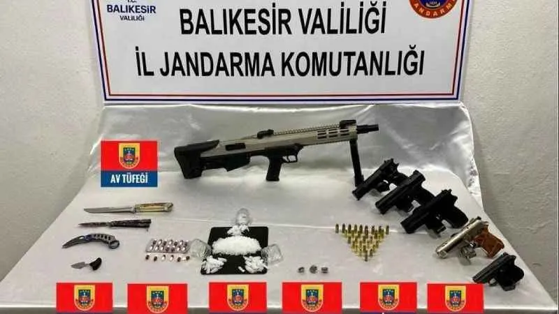 Balıkesir'de jandarmadan uyuşturucu imalathanesine baskın