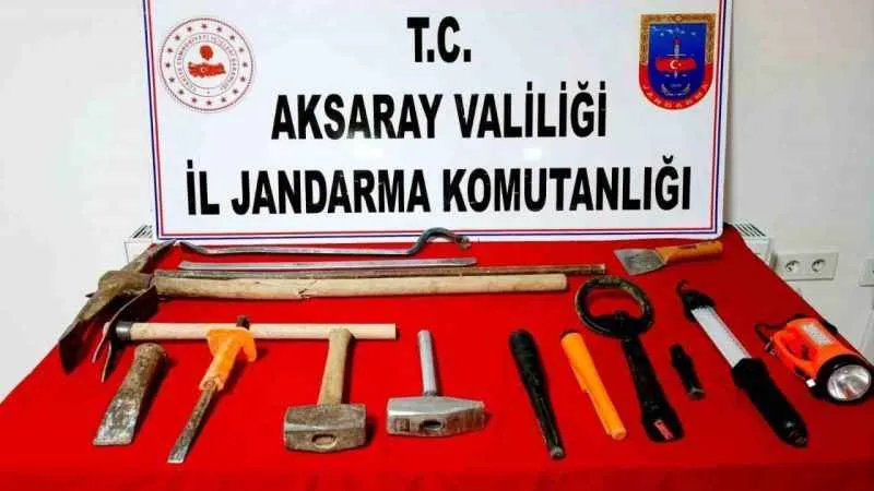 Defineciler iş üstünde yakalandı