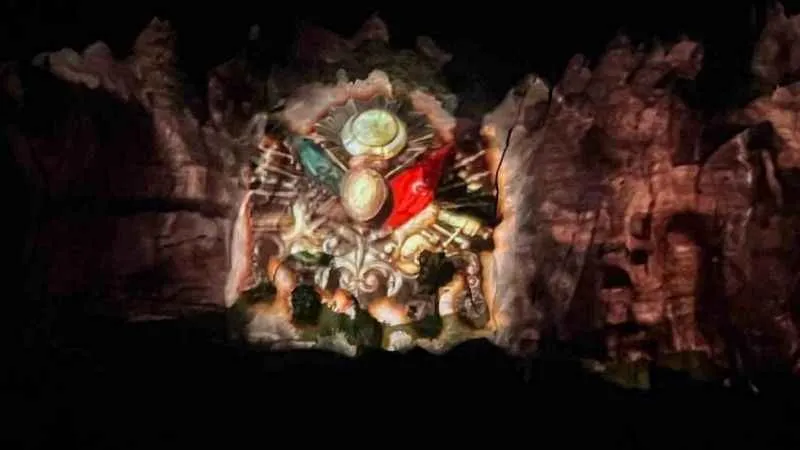 Kapadokya’da tarih peribacalarına yansıtıldı