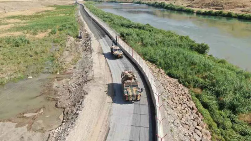 Sınır hatlarımız son teknoloji cihaz ve üst düzey tedbirlerle korunuyor