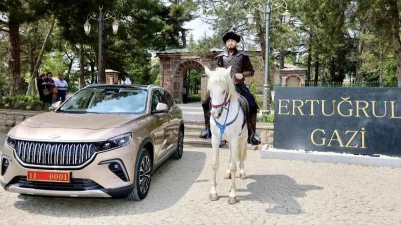 Türklerin ilk aracıyla son aracı yan yana