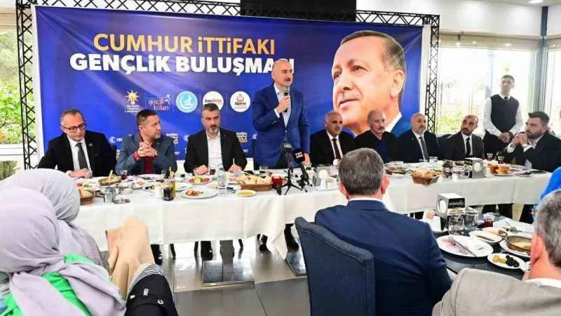 Bakan Karaismailoğlu’ndan gençlere “Sandıklara sahip çıkın" çağrısı