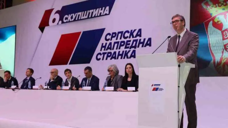 Sırbistan Cumhurbaşkanı parti liderliğinden istifa etti