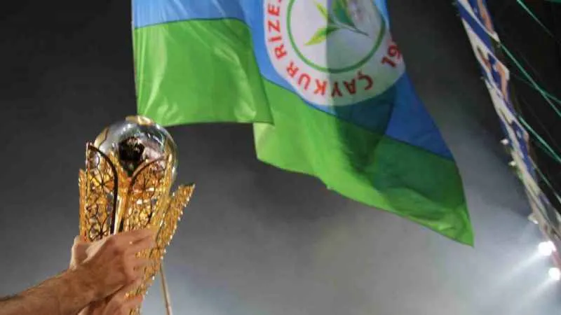 Çaykur Rizespor, 1. Lig kupasını kaldırdı