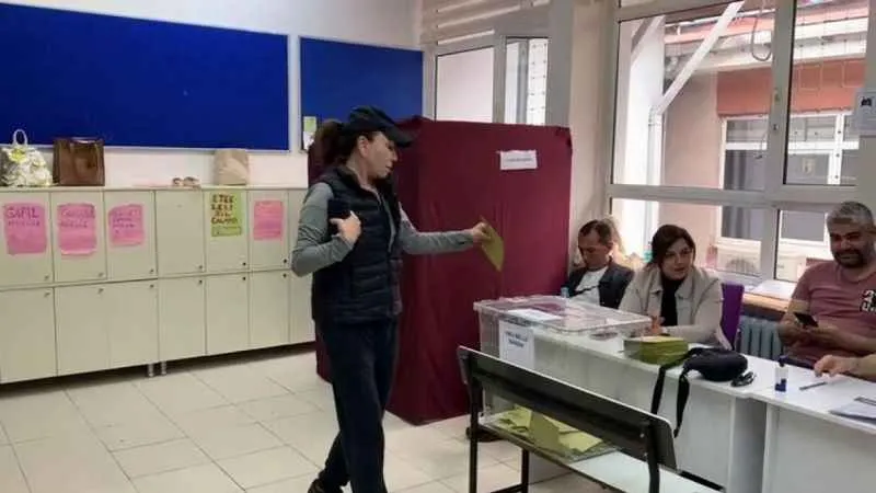 Ünlü oyuncu Demet Akbağ oyunu Beşiktaş'ta kullandı