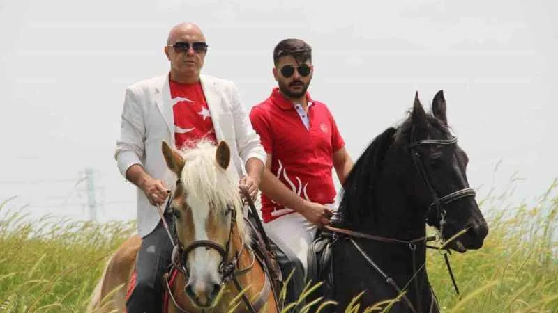 Atlarına binip oy kullanmaya gittiler