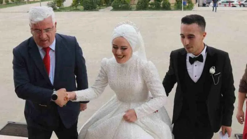 Önce sandığa sonra düğüne gittiler