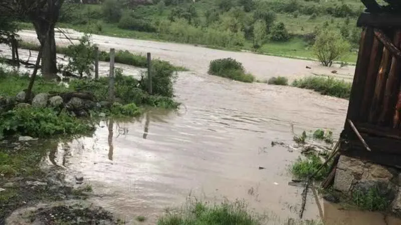 Bolu’da 2 ilçeyi sel vurdu