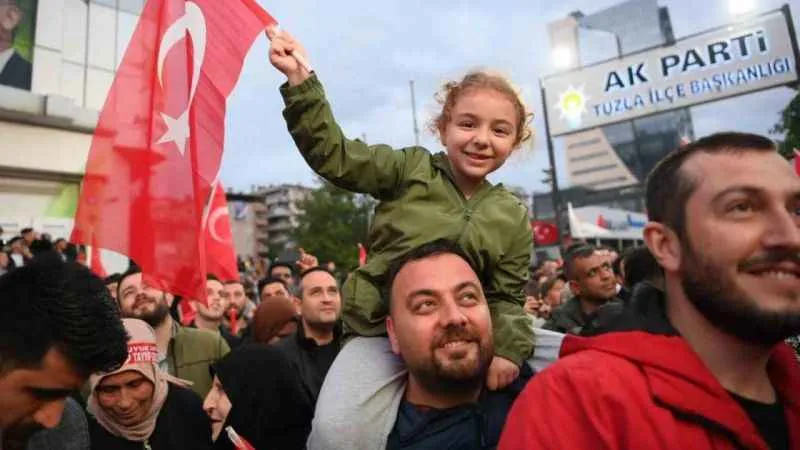 Tuzla’da seçim zaferi coşkuyla kutlandı
