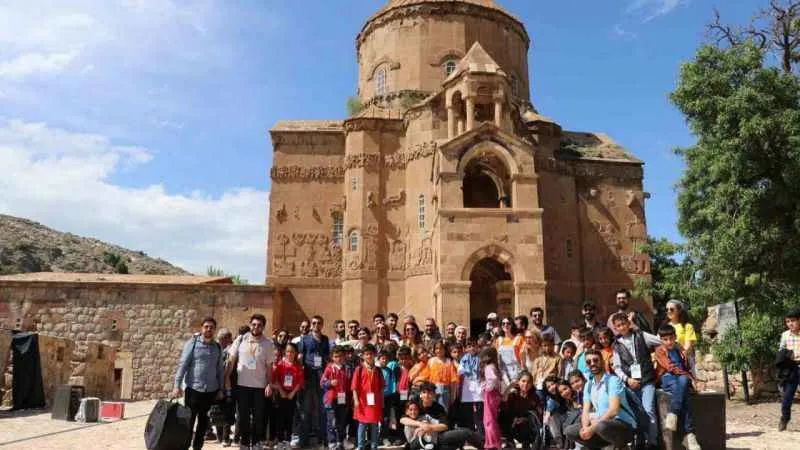 Akdamar Adası’nda ilk defa tiyatro oyunu sahnelendi