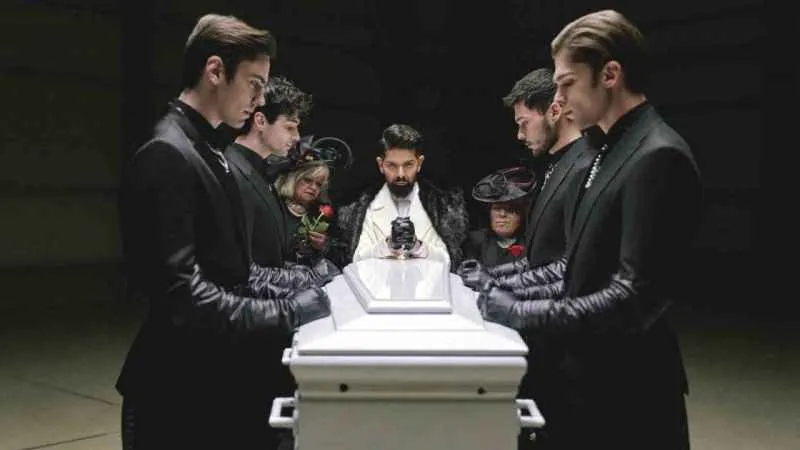 Kardeş acısı yaşayan Serdar Ortaç klibi tamamlayamadı