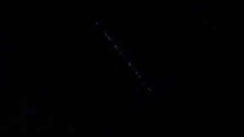 Gökyüzünde sıralı ışık merak uyandırdı