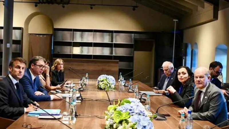 Kosova ile Sırbistan cumhurbaşkanları Moldova’da bir araya geldi