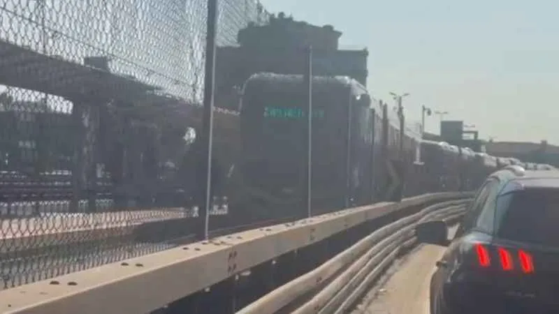 Metrobüs arızalandı, uzun kuyruklar oluştu