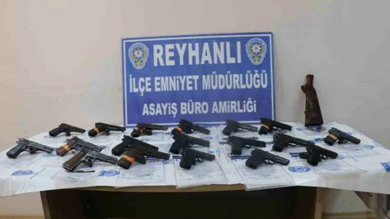 Sırt çantasında tabanca ele geçirildi