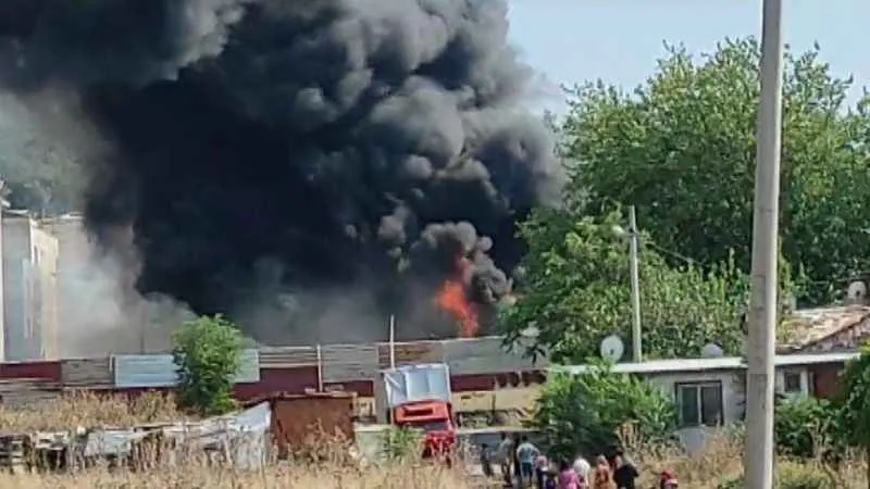 İzmir’de hurda deposunda korkutan yangın