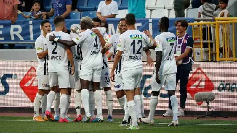Kasımpaşa üç puanı üç golle aldı